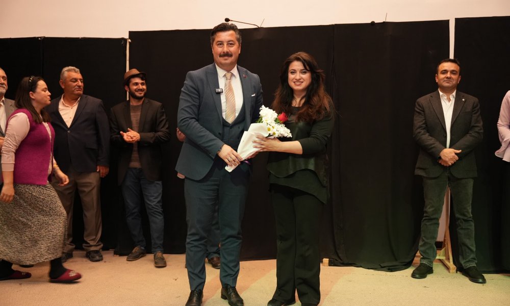 YENİŞEHİR’DE PROFESYONEL OYUNCULARA TAŞ ÇIKARDILAR