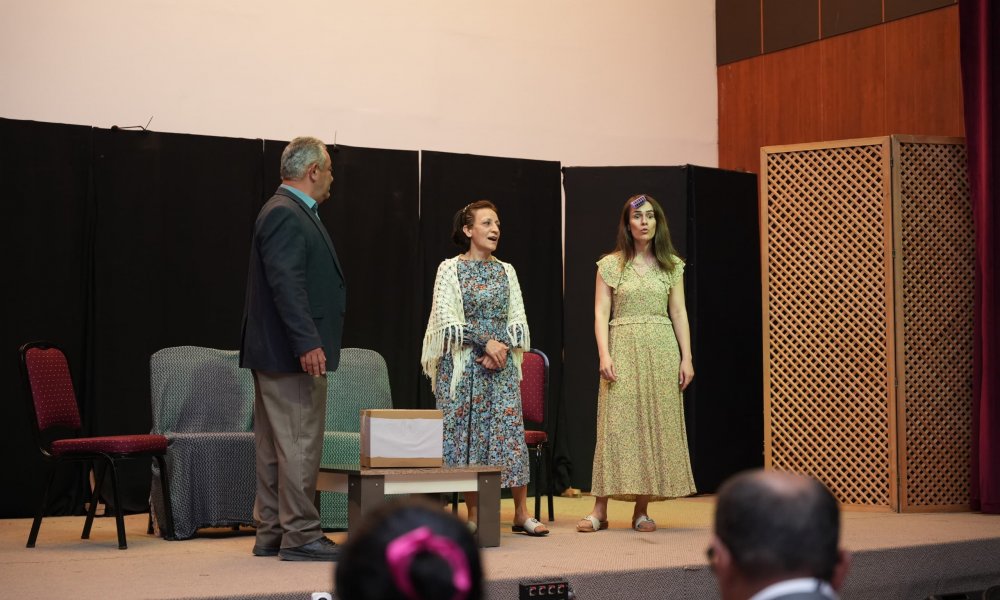 YENİŞEHİR’DE PROFESYONEL OYUNCULARA TAŞ ÇIKARDILAR