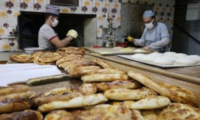 Özel güvenlik tarafından müşterilerin ateşleri ölçülüp, fırına alınıyor